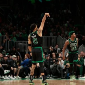 星空体育官网入口-【现场】万圣节氛围拉满！绿军重拾防守锁死比尔