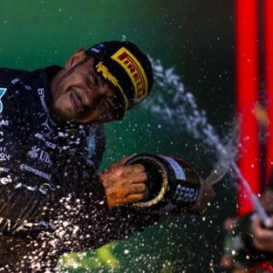 星空体育官网-F1澳大利亚站梅赛德斯成“黑马” 汉密尔顿喜出望外